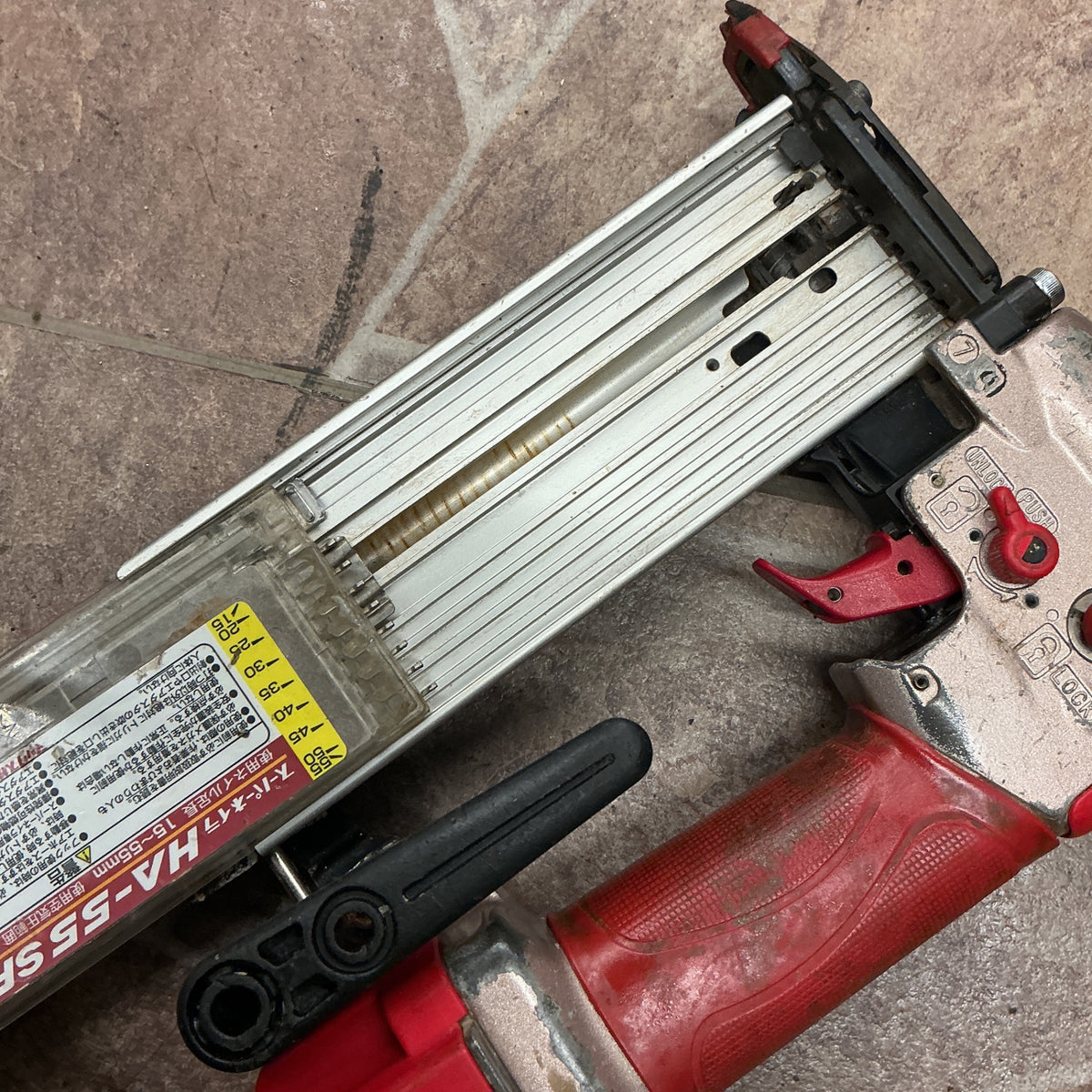 【中古・訳アリ品】 マックス(MAX) 高圧フィニッシュネイラ HA-55SF1(D) ※マガジン開けた際ロックしません 【越谷店】