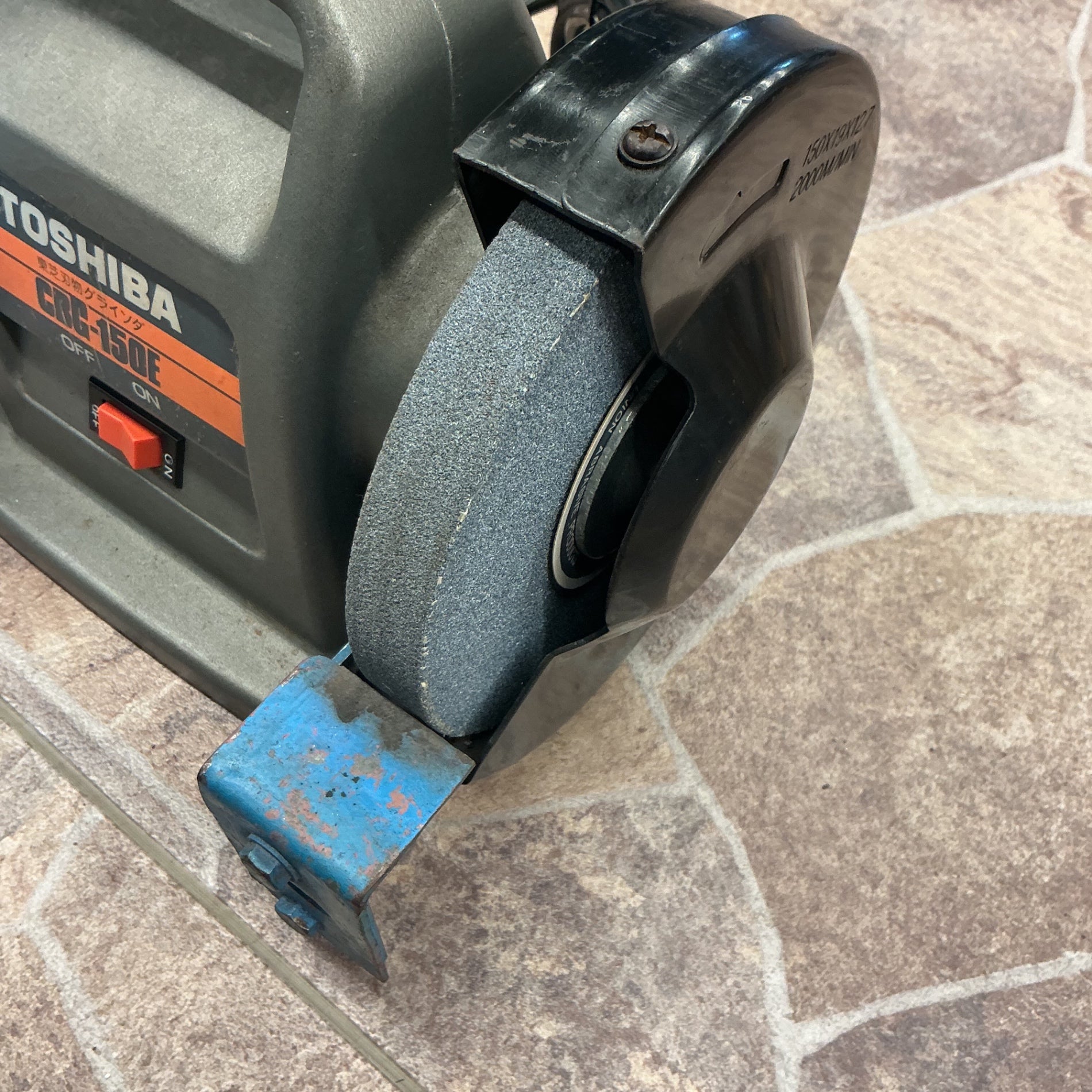 【中古・現状品】 東芝(TOSHIBA) 刃物グラインダ CBG-150E 【越谷店】