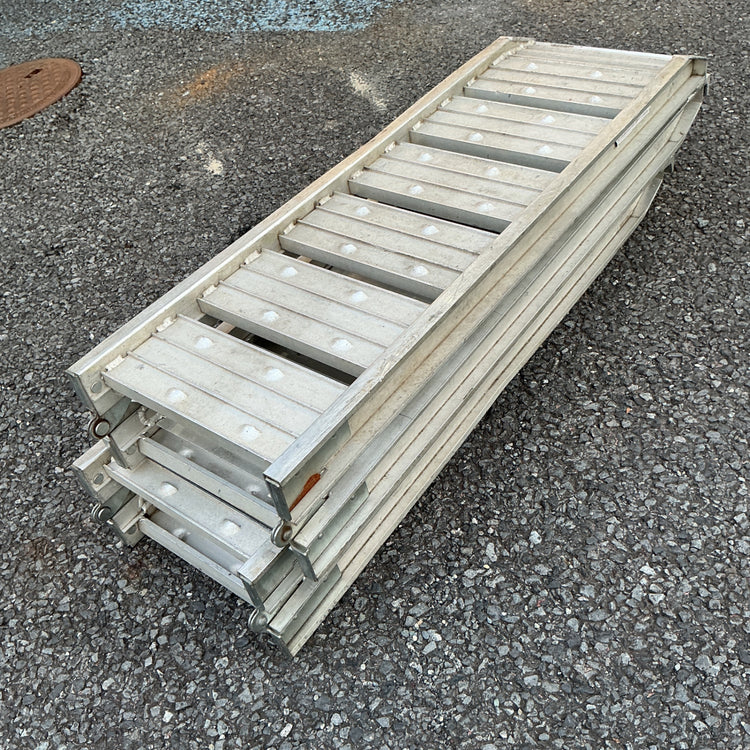 【中古】 メーカー不明 折り畳みアルミラダー 1.8m x 30cm幅 耐荷重200kg 2本セット アルミブリッジ 農機具 バイク向け 【越谷店】
