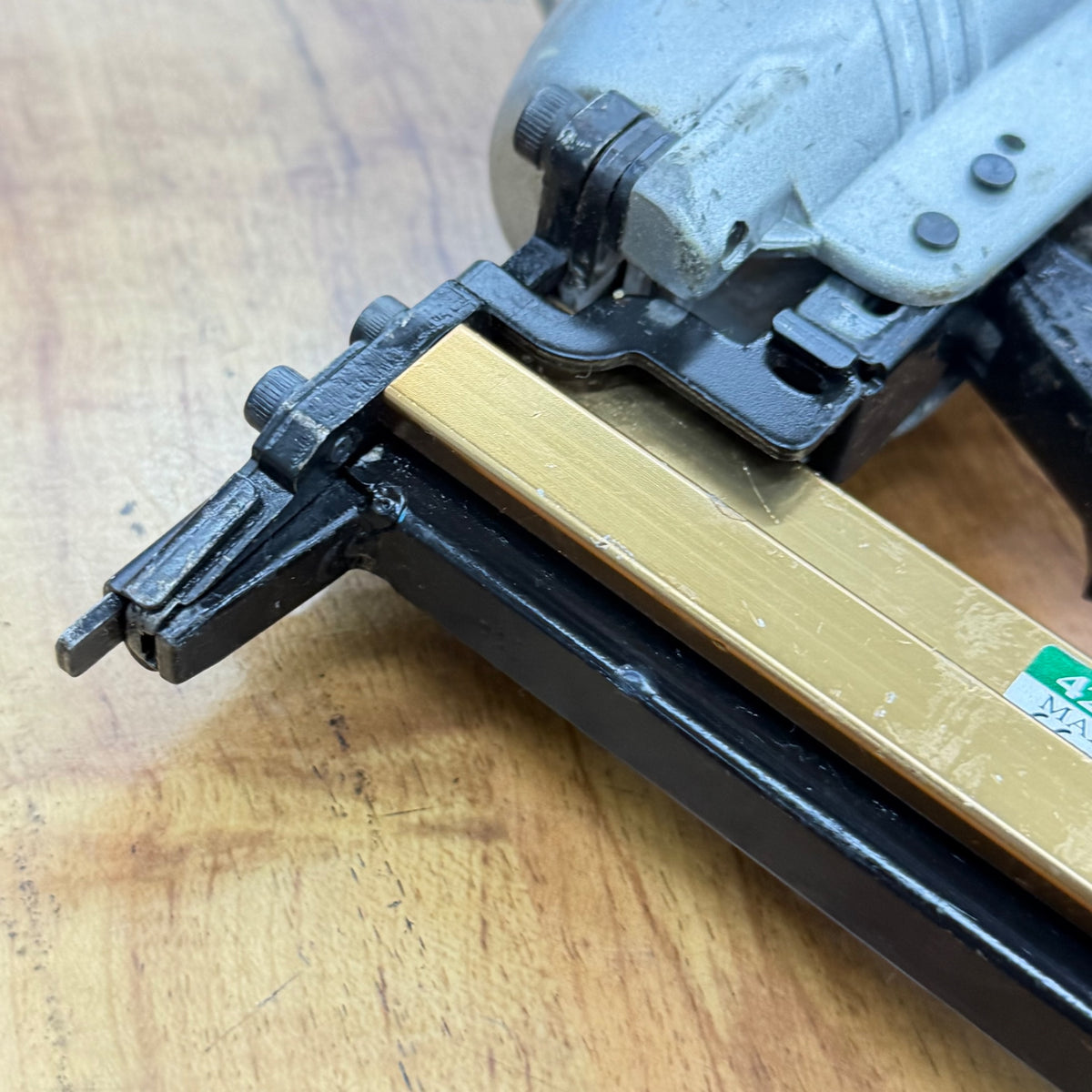 エア漏れなく打ち込み動作良好 常圧4mm エアタッカー 425AC 【リライズ蓮田店】