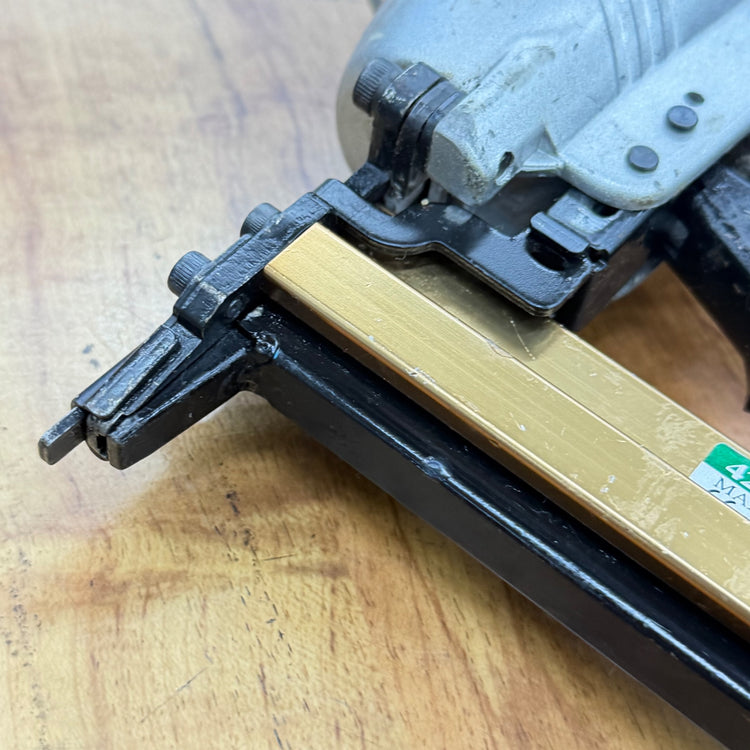 エア漏れなく打ち込み動作良好 常圧4mm エアタッカー 425AC 【リライズ蓮田店】