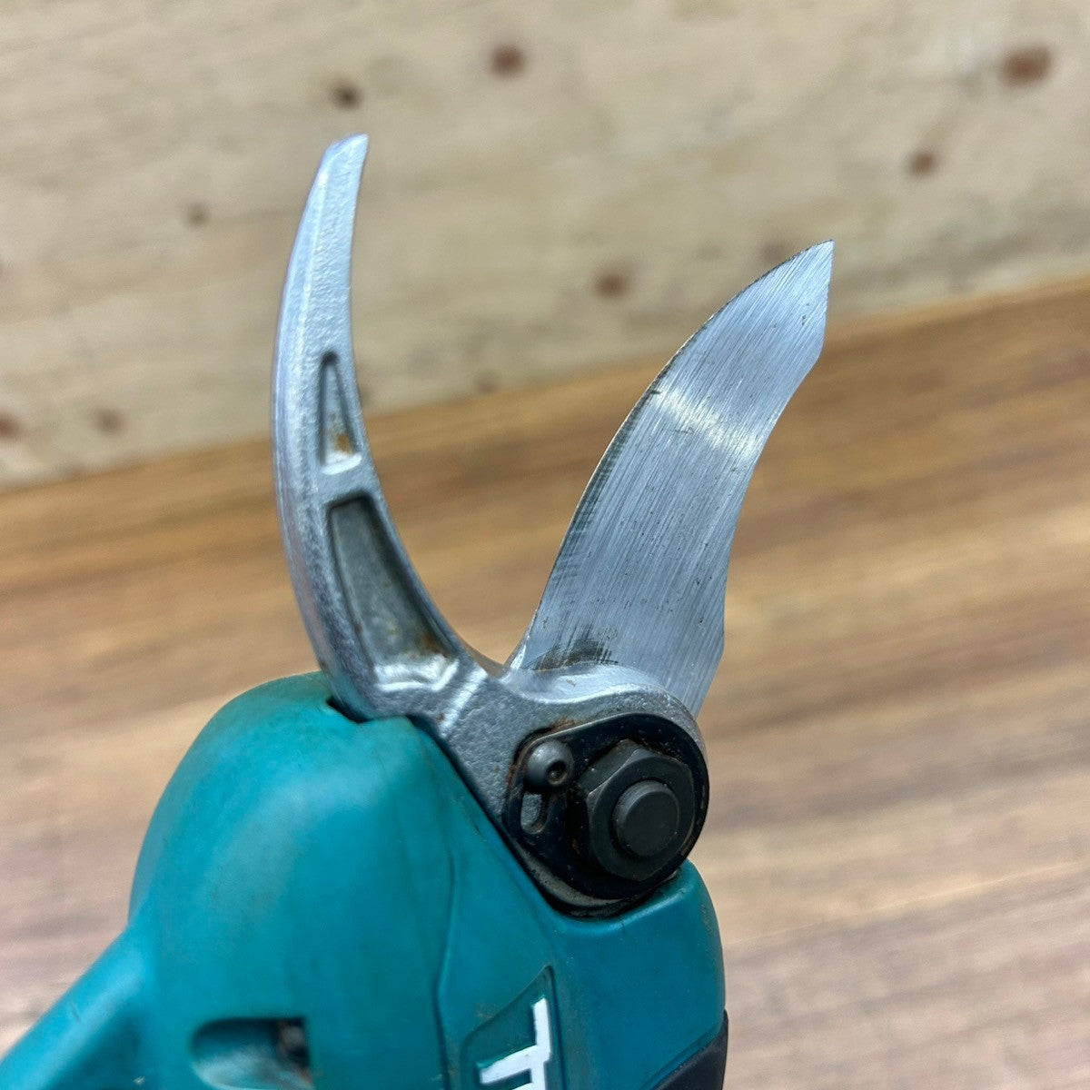 マキタ (makita) 18V+18V 充電式せん定ハサミ UP362DZ 剪定鋏 【船橋馬込店】