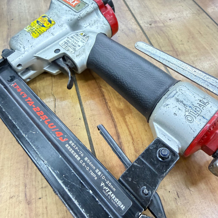 打ち込み動作良好 4mm 常圧エアネイラ TA-225LU/4J 【リライズ蓮田店】