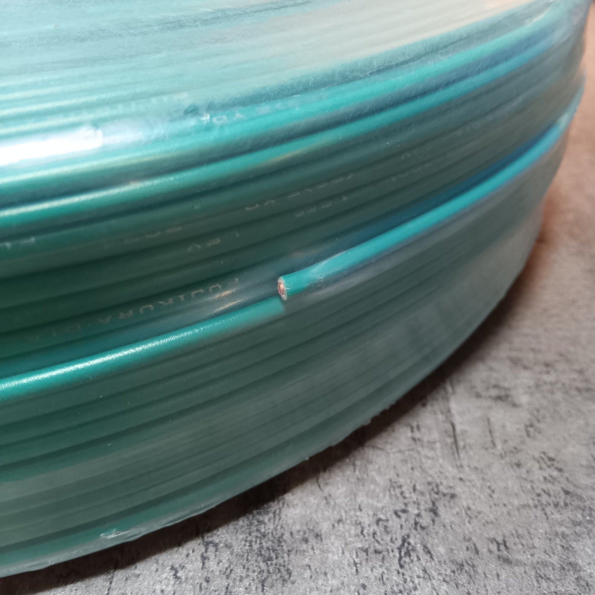 【アウトレット】 IV1C×1.6 緑 IVケーブル 300m シュリンク 【未使用】【市川行徳店】
