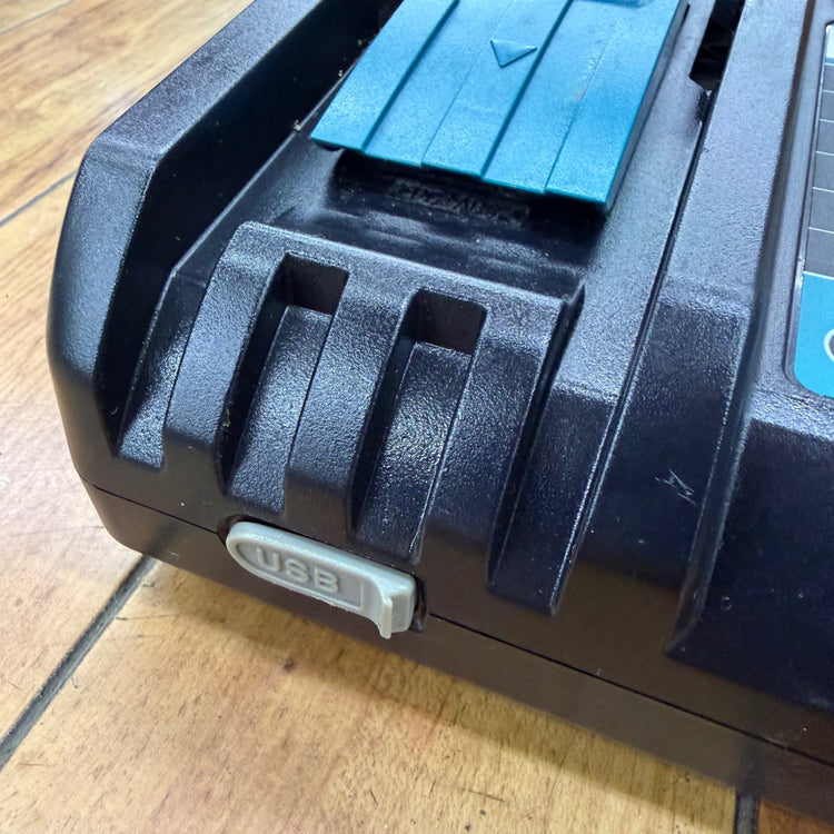 充電動作確認済み 14.4V/18V 急速充電器 DC18RF 【リライズ蓮田店】