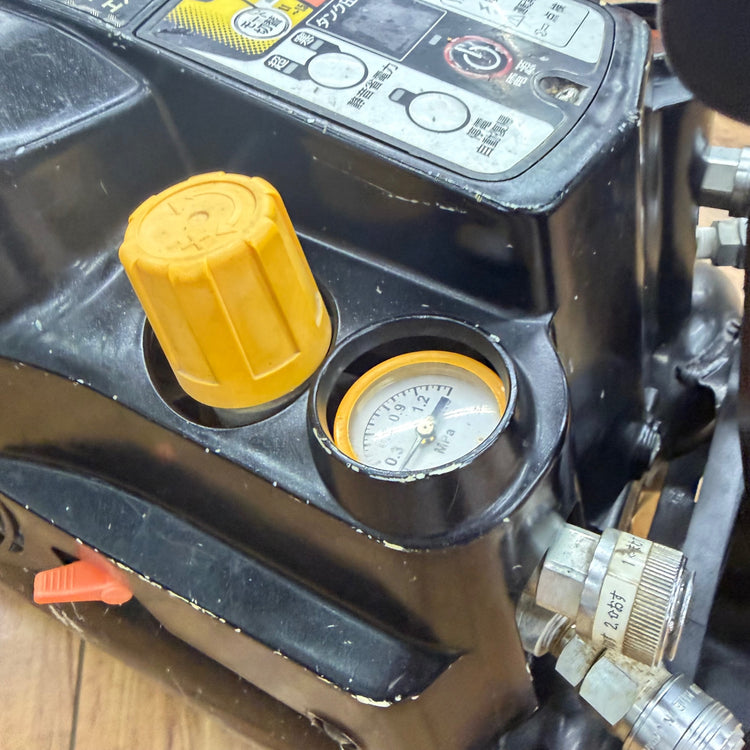動作確認済み 高圧常圧兼用 エアコンプレッサー AK-HL1250E_ブラック 【リライズ蓮田店】