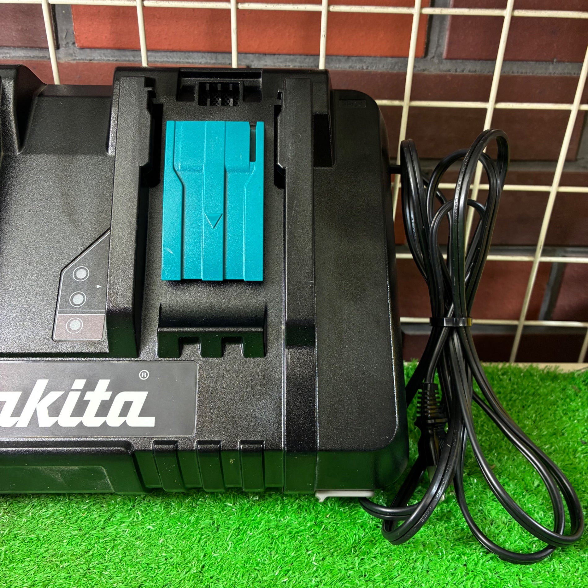 2口急速充電器 DC18RD 【市川行徳店】