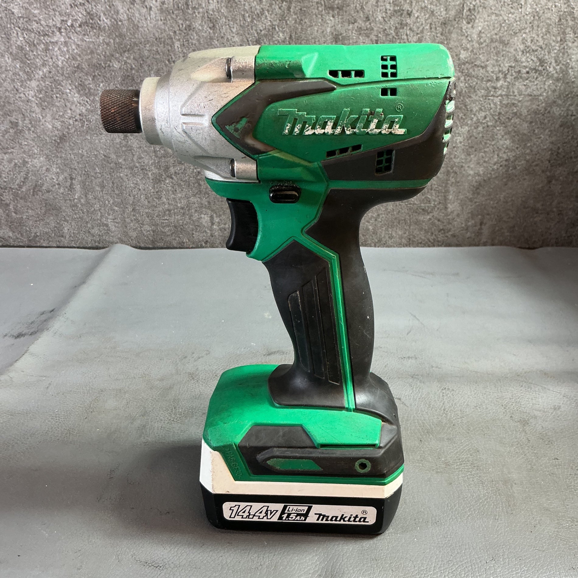 【中古】 マキタ(makita) 充電式インパクトドライバ M697D  【越谷店】
