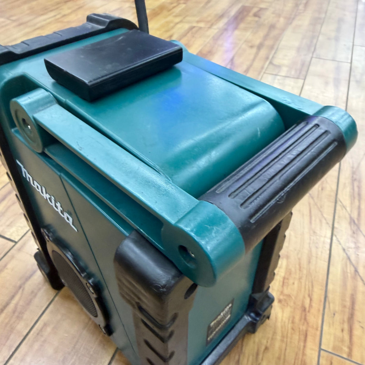 動作確認済み 充電式ラジオ MR100 18V,14.4V,12V,9.6V対応 本体のみ【リライズ蓮田店】