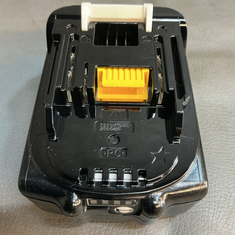 【未使用】マキタ(makita) リチウムイオンバッテリー 18V/3.0Ah BL1830B  【越谷店】