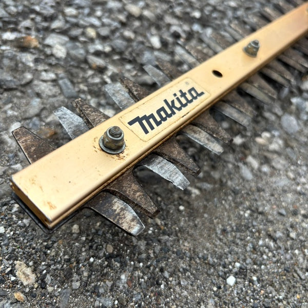 マキタ(makita)  360ミリ充電式生垣バリカン MUH364DZ 本体のみ 【野田愛宕店】