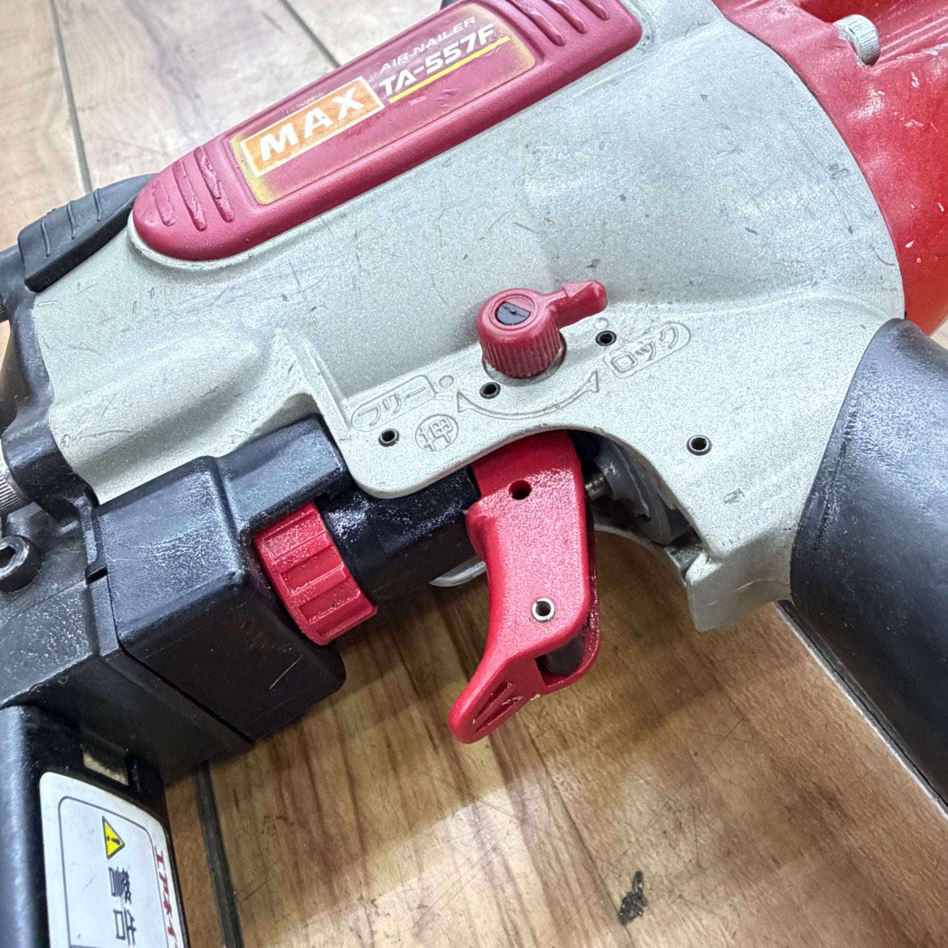 打ち込み動作良好 9mm 常圧フロアタッカ TA-557F/957Tフロア 【リライズ蓮田店】