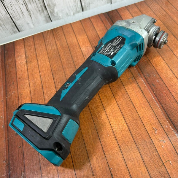 18V 100mm 充電式ディスクグラインダ GA404DZN 【野田愛宕店】