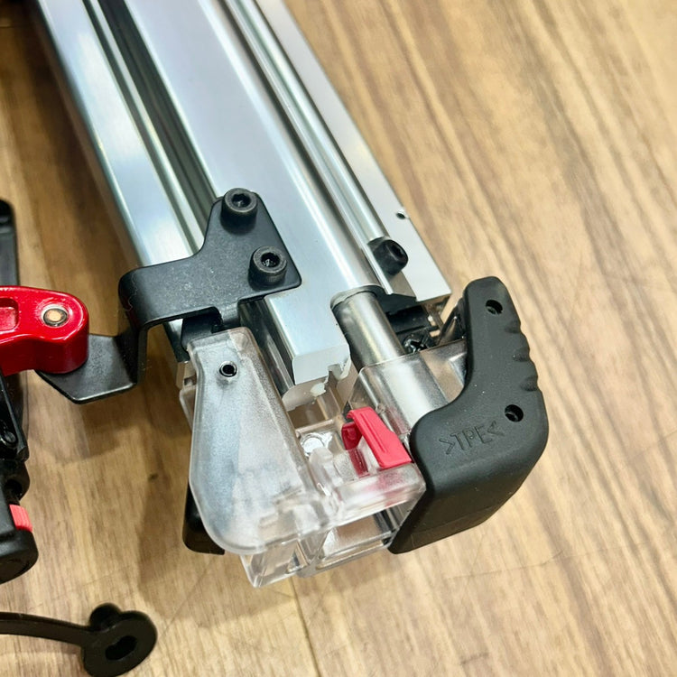 極美品 マキタ (makita) 高圧 フィニッシュネイラ AF552H 高圧仕上釘打 赤 【船橋馬込店】