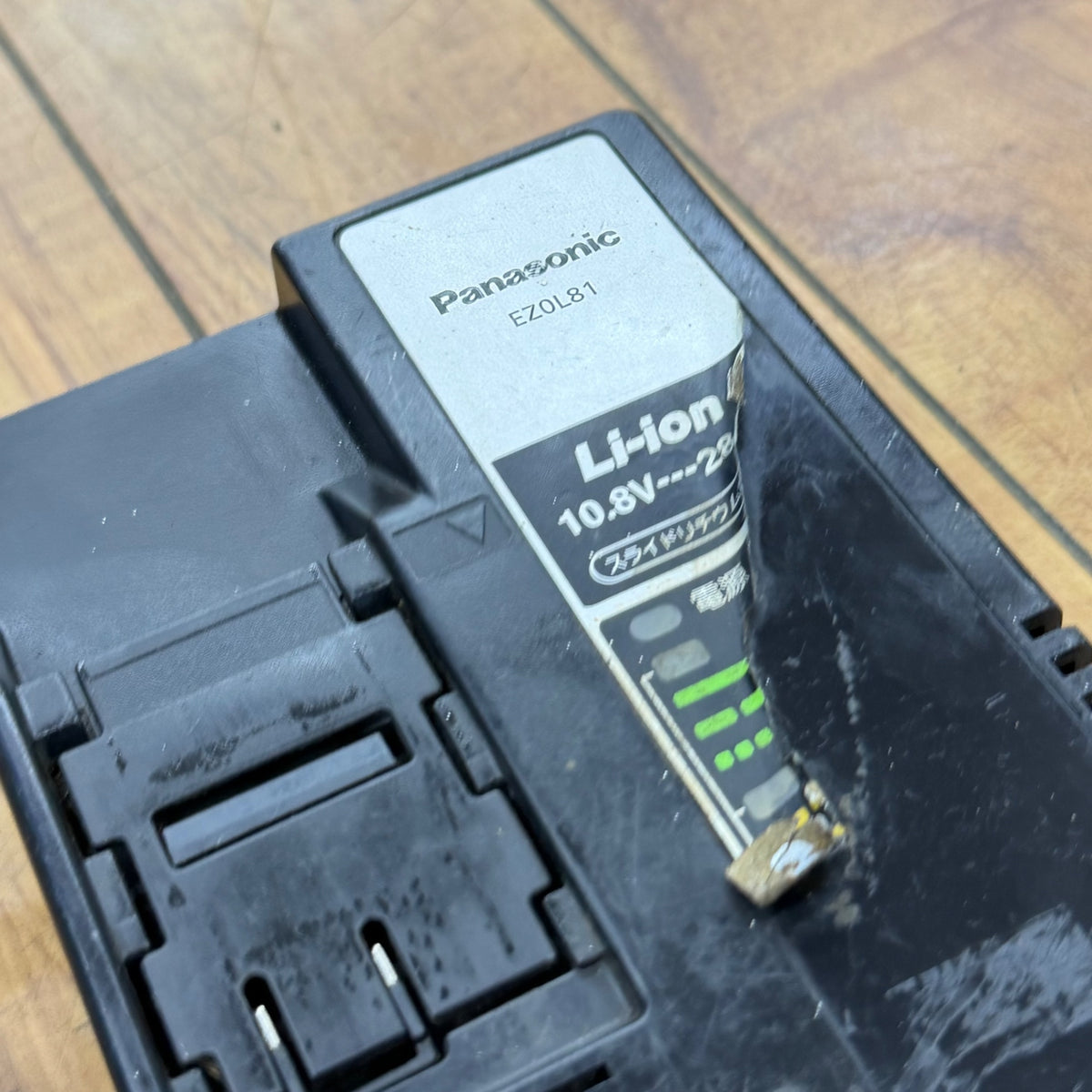 使用充電確認済み リチウムイオンバッテリー (18V/4.2Ah) EZ9L51充電器(10.8V-28V)EZ0L81   【リライズ蓮田店】
