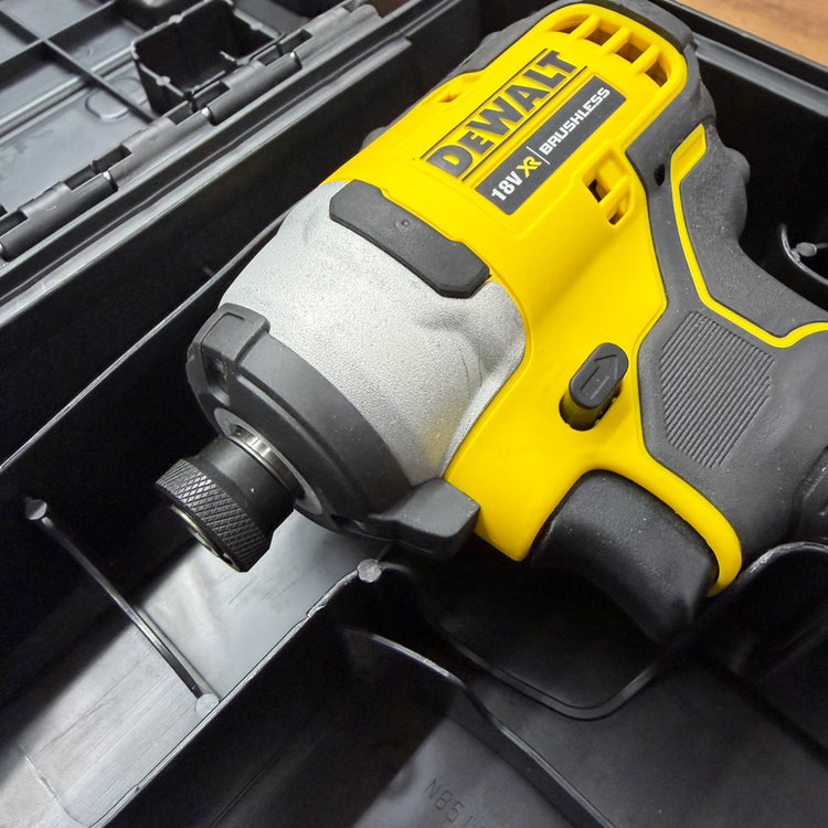 極美品 18V コードレスインパクトドライバー DCF809N ケース ベルトフック付属【リライズ蓮田店】