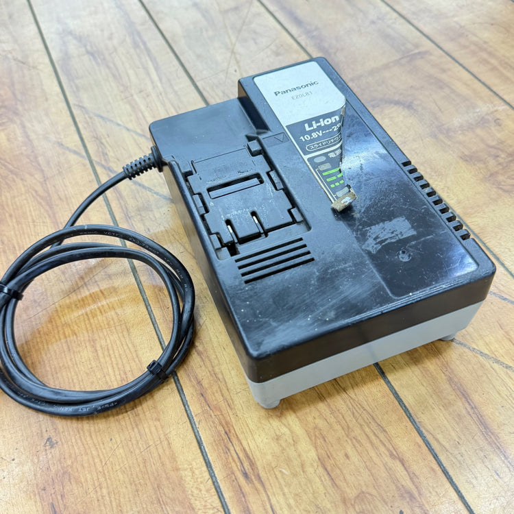 使用充電確認済み リチウムイオンバッテリー (18V/4.2Ah) EZ9L51充電器(10.8V-28V)EZ0L81   【リライズ蓮田店】