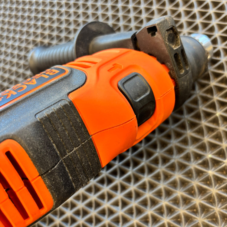 BLACK+DECKER(ブラックアンドデッカー):550W 13mm 振動ドリル BLACK&DECKER コンパクト 軽量 サイドハンドル DIY 日曜大工 BEH550-JP 【越谷店】