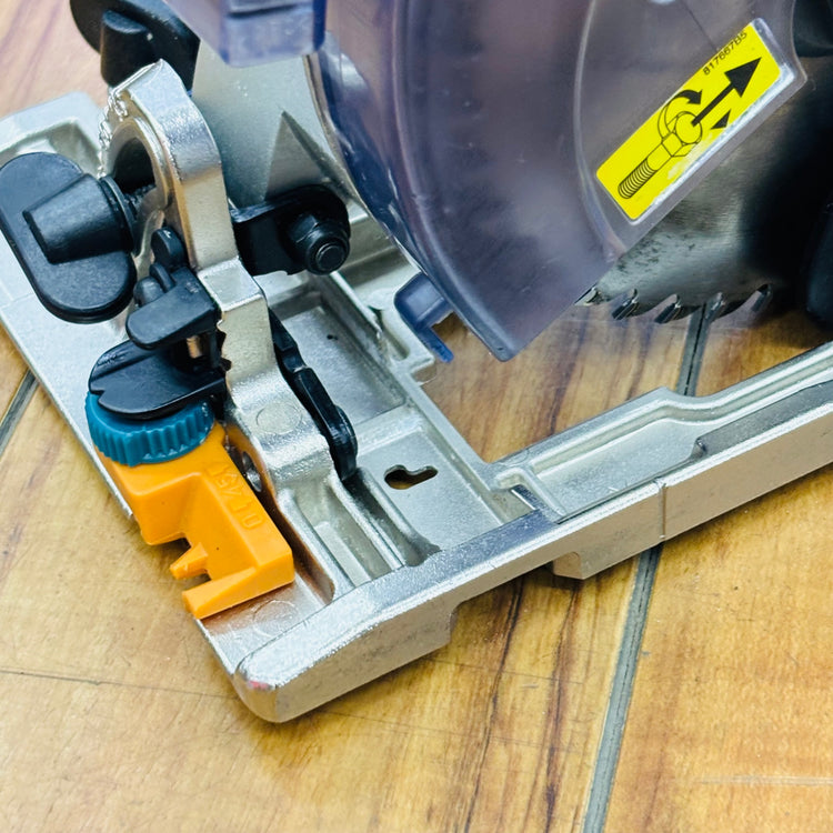 動作良好 マキタ(makita) 125mm ボード用防じんマルノコ 5205FXSP1 【リライズ蓮田店】