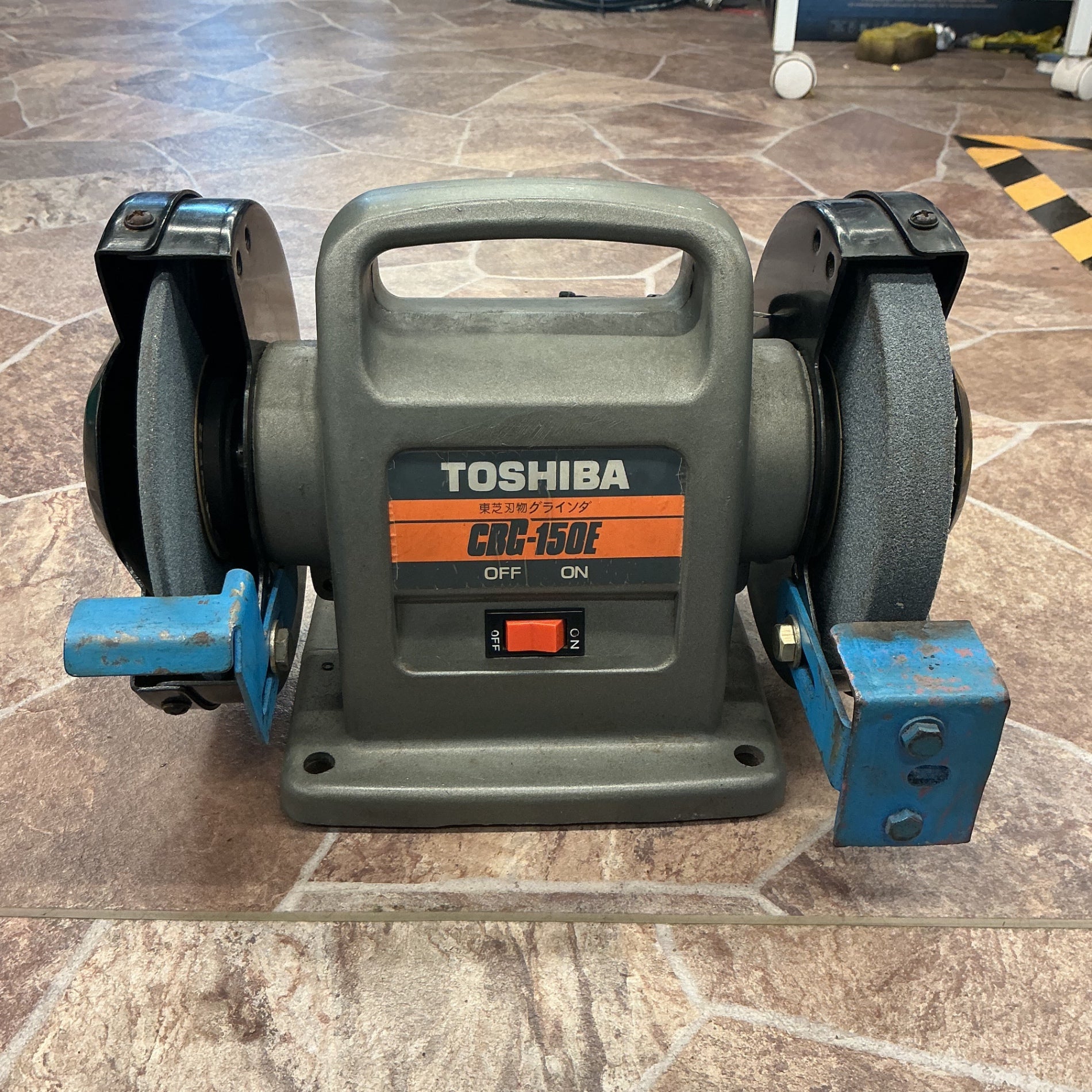 【中古・現状品】 東芝(TOSHIBA) 刃物グラインダ CBG-150E 【越谷店】