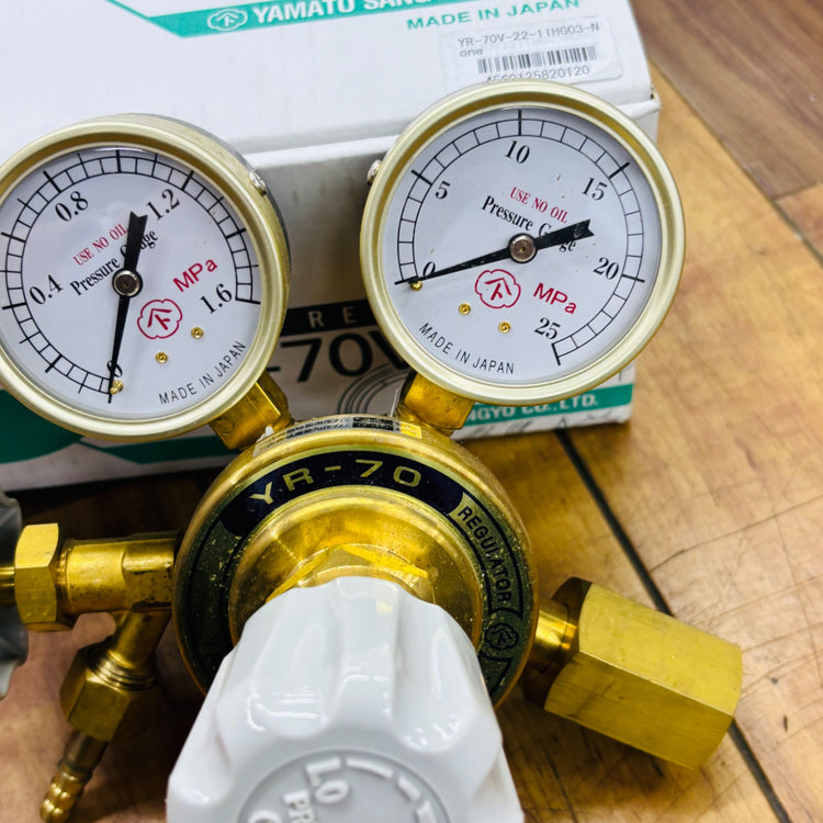 保管品 未使用  窒素ガス用圧力調整器 YR-70V-22-11HG03 【リライズ蓮田店】