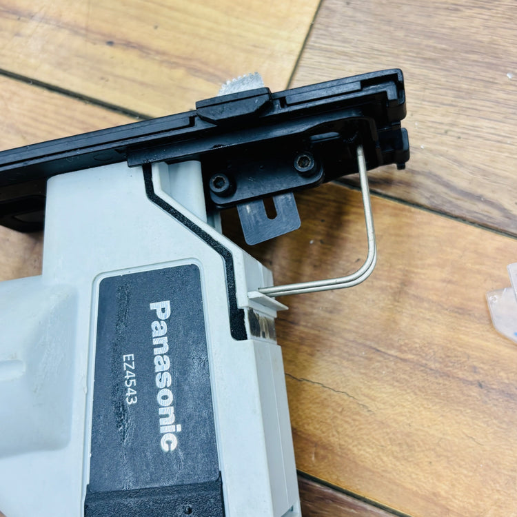 14.4Vコードレス角穴カッター EZ4543 本体のみ【中古】 【蓮田店】
