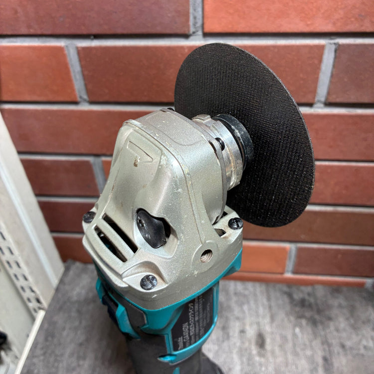 18V 100mm 充電式ディスクグラインダ GA404DZN バッテリ付き 【市川行徳店】