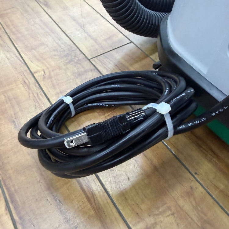 極美品 マキタ(makita) 乾湿両用 集じん機 M442 【リライズ蓮田店】