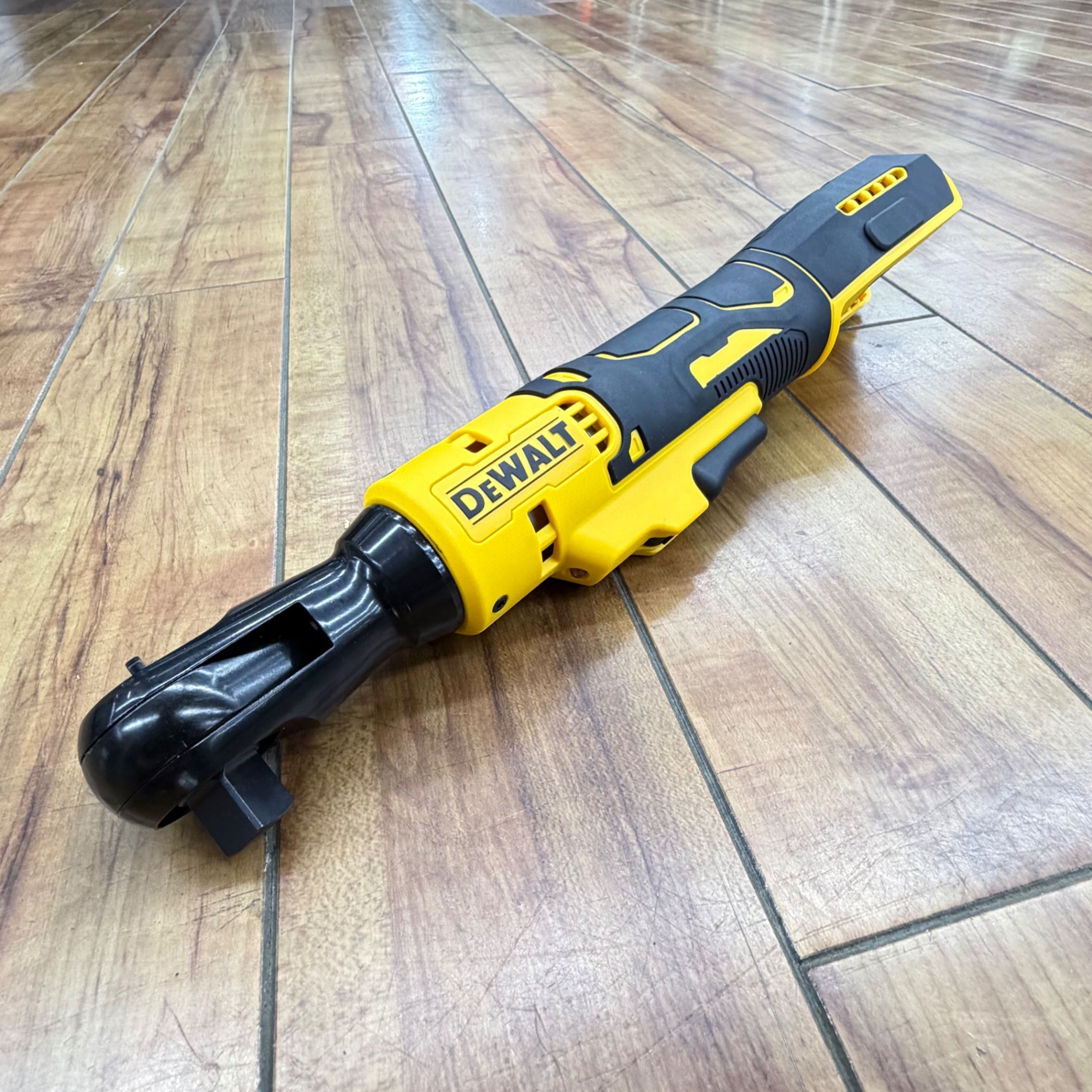 極美品 18V 1/2インチ(12.7sq) コードレスラチェットレンチ DCF512B 【リライズ蓮田店】