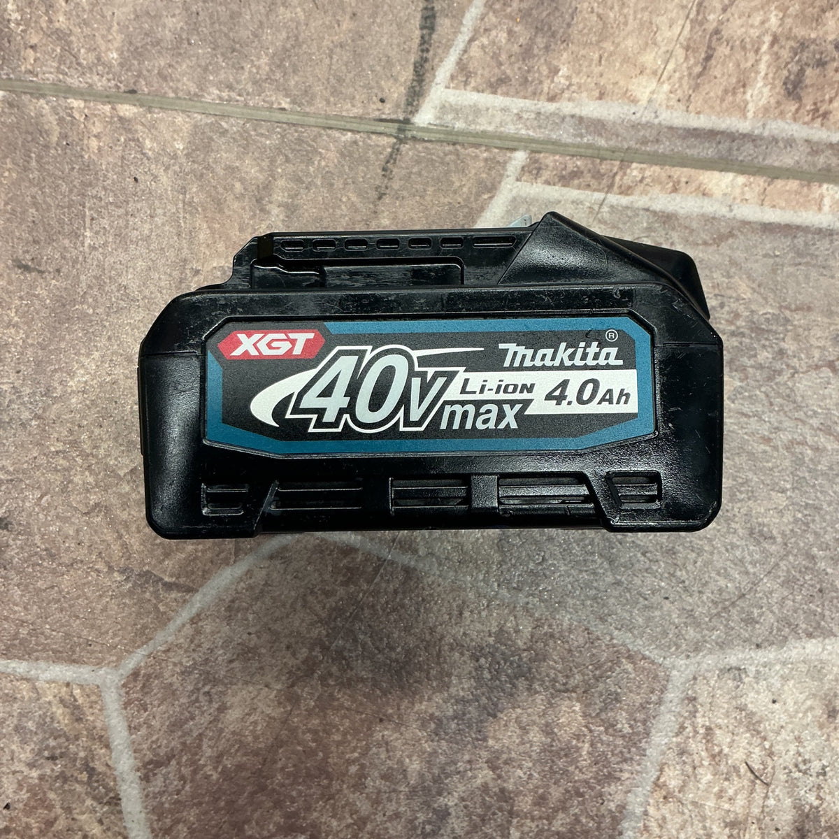 【中古・動作OK！】 マキタ makita 40Vmax リチウムイオンバッテリ BL4040 チェッカーにて詳細確認済み 【越谷店】