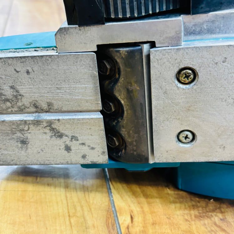 動作確認済み マキタ(makita) 82mm 電動カンナ 1900B 研磨式【中古】 【蓮田店】