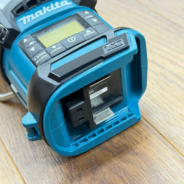 動作確認済み 美品 14.4V/18V コードレスランタン付きラジオ MR054 【リライズ蓮田店】