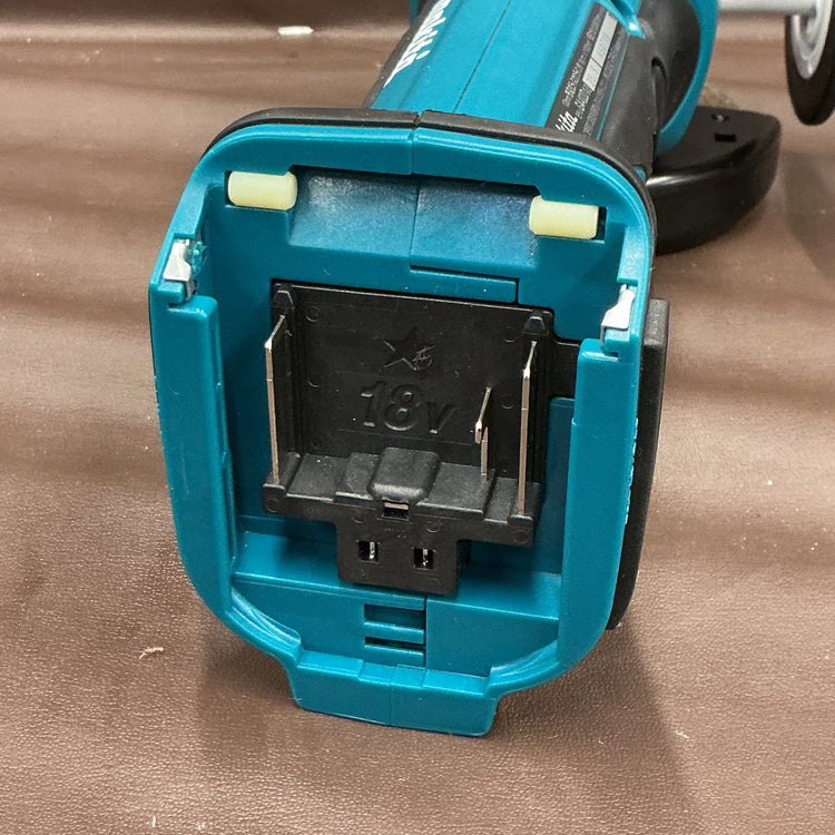 【美品・中古品】 マキタ(makita) 18V充電式ディスクグラインダ  GA402DZ 【越谷店】