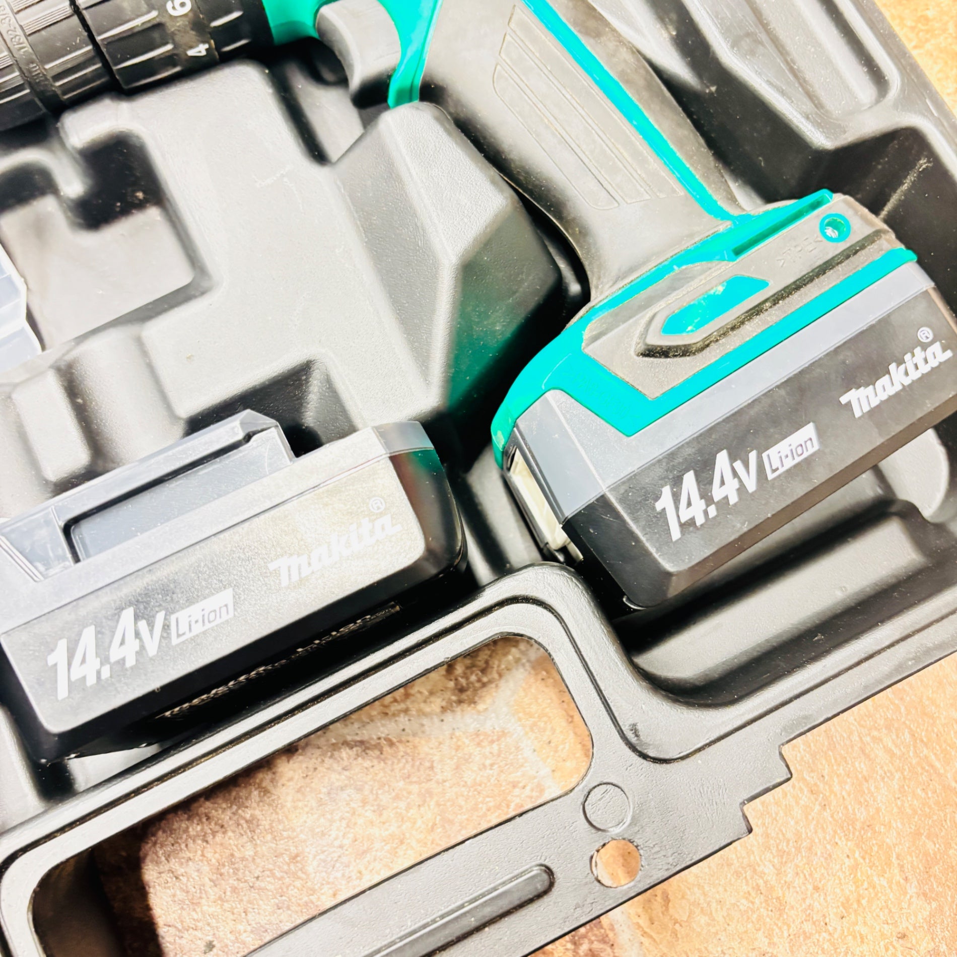 マキタ 充電式振動ドライバドリル 14.4V バッテリー2個付き M850DWX 【越谷店】