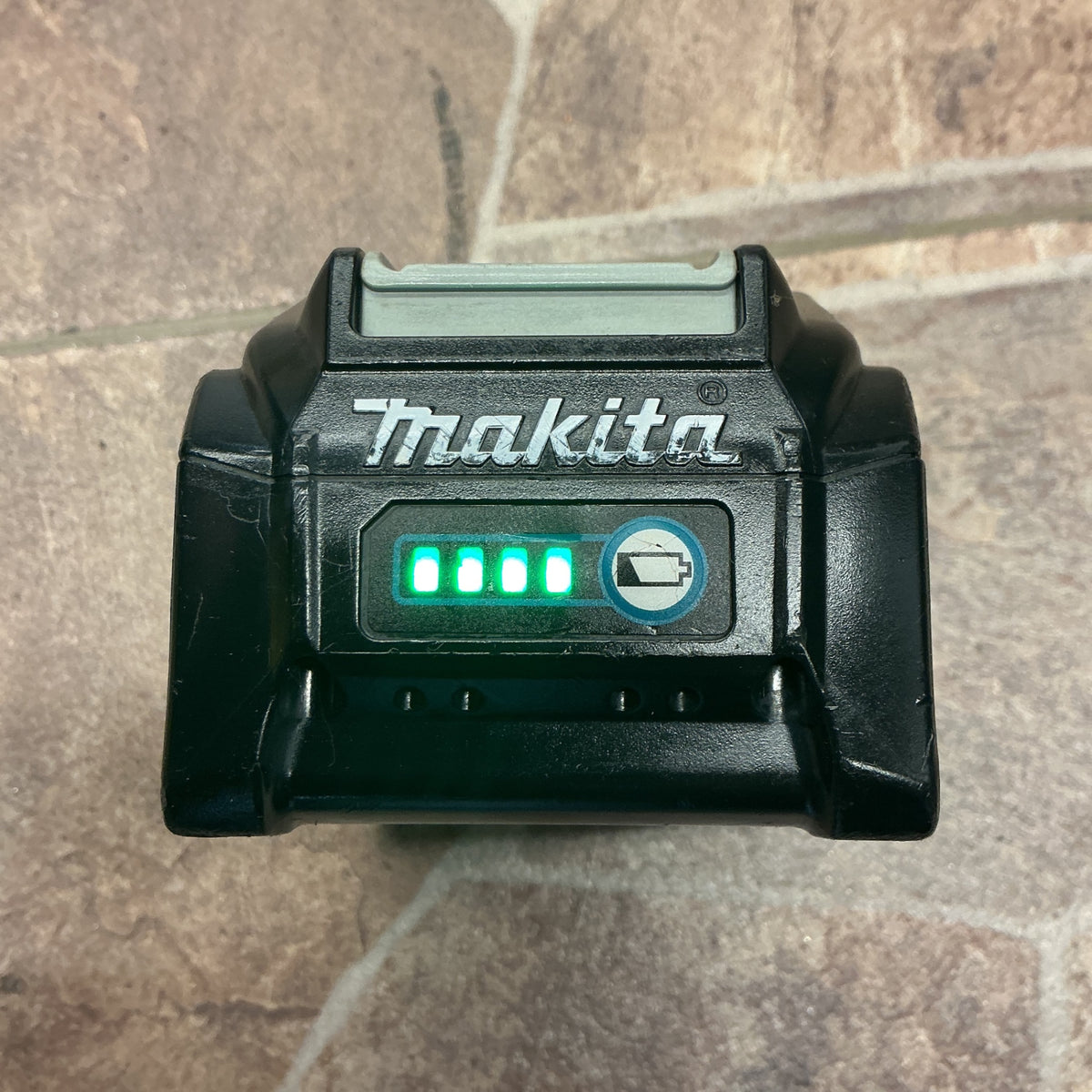 【中古・動作OK！】 マキタ makita 40Vmax リチウムイオンバッテリ BL4040 チェッカーにて詳細確認済み 【越谷店】