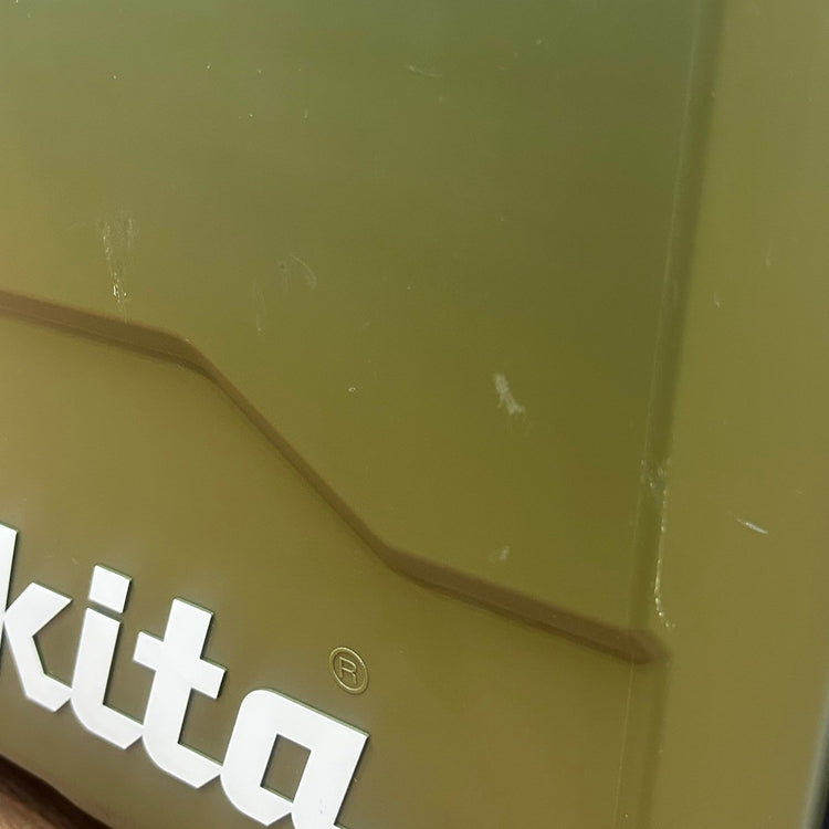 美品 マキタ (makita) 充電式保冷温庫 CW001GZO オリーブ 本体のみ 40V/18V  【船橋馬込店】