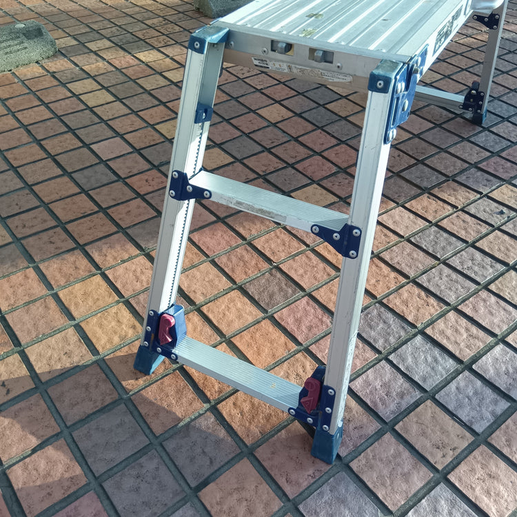 【店頭引取限定・発送不可】 四脚アジャスト式足場台 DWV-S86A 【市川行徳店】