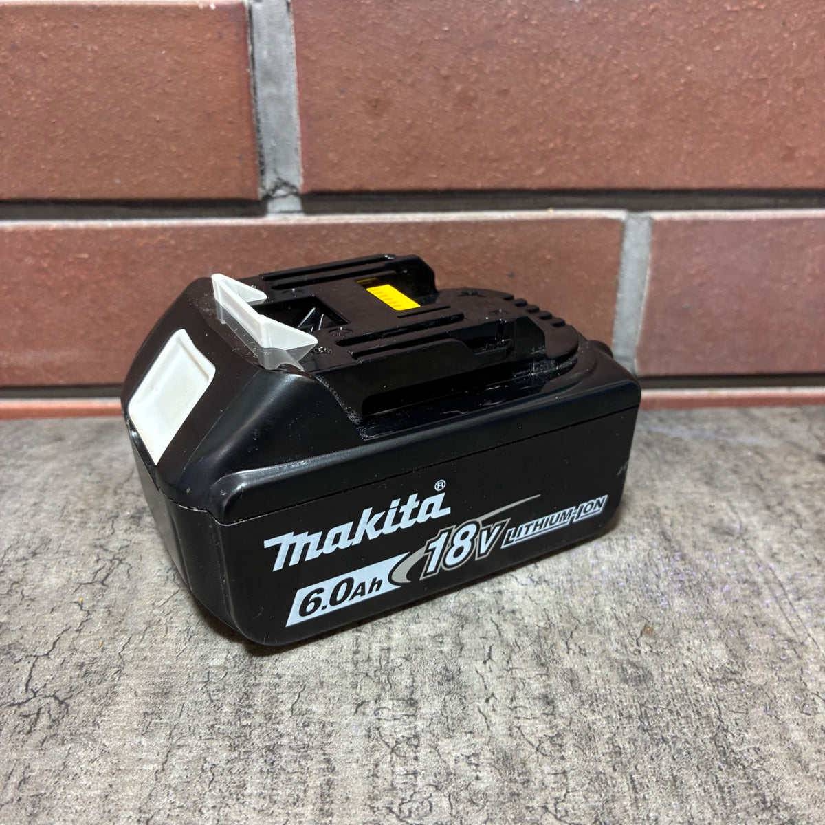 リチウムイオンバッテリー 18V/6.0Ah BL1860B 【市川行徳店】