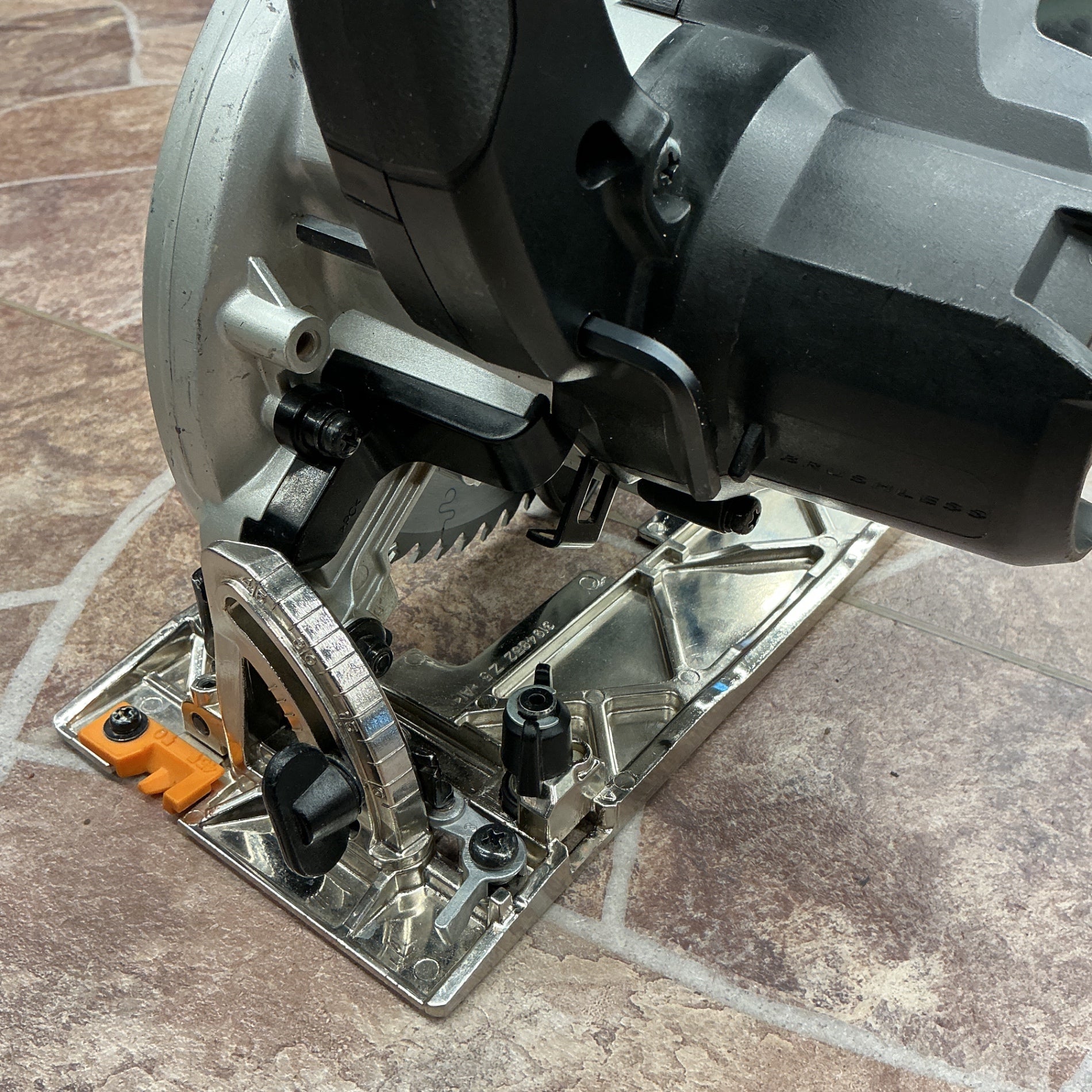 【中古・動作良好！新品刃！】 マキタ makita 18V 165mm コードレス丸のこ HS631DZB 本体のみ 【越谷店】