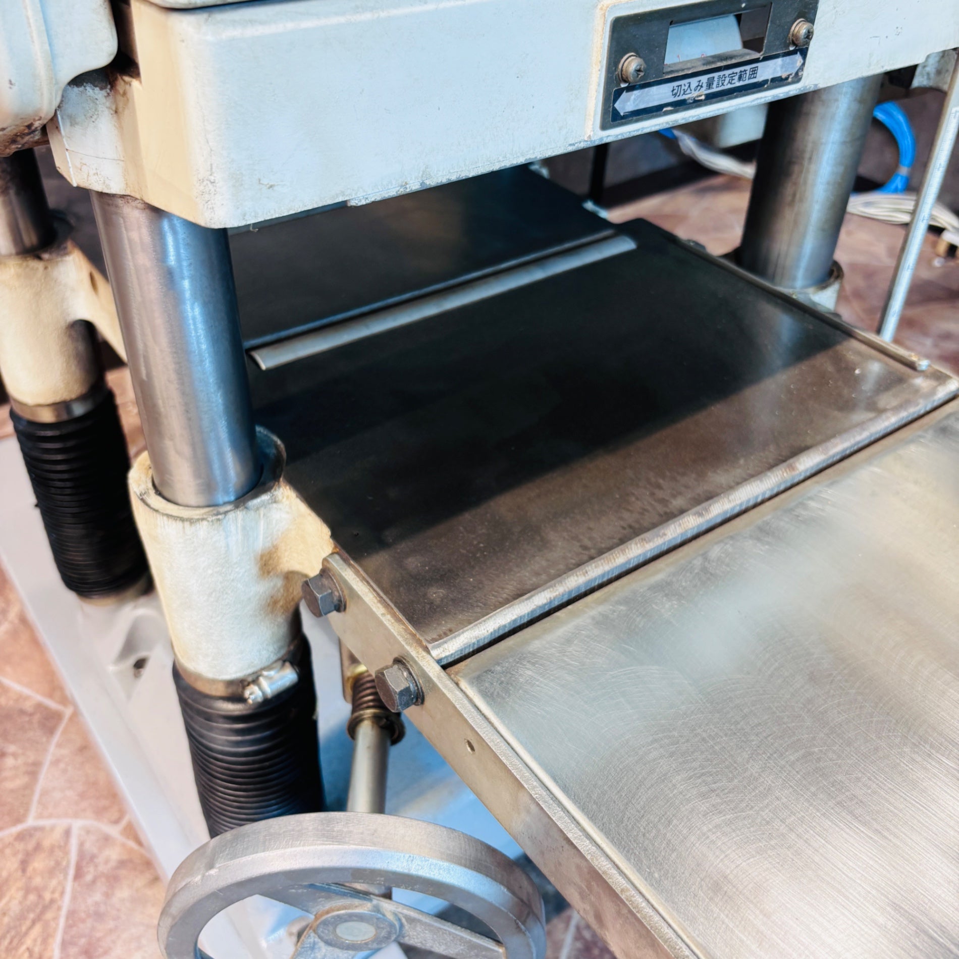 ※店頭引取限定　日立工機 自動かんな盤 P100RL 自動かんな盤 P100RL (SC) 【越谷店】