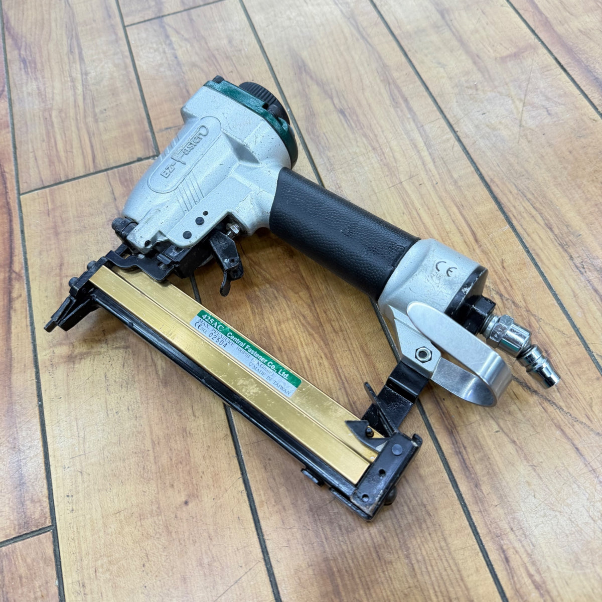 エア漏れなく打ち込み動作良好 常圧4mm エアタッカー 425AC 【リライズ蓮田店】