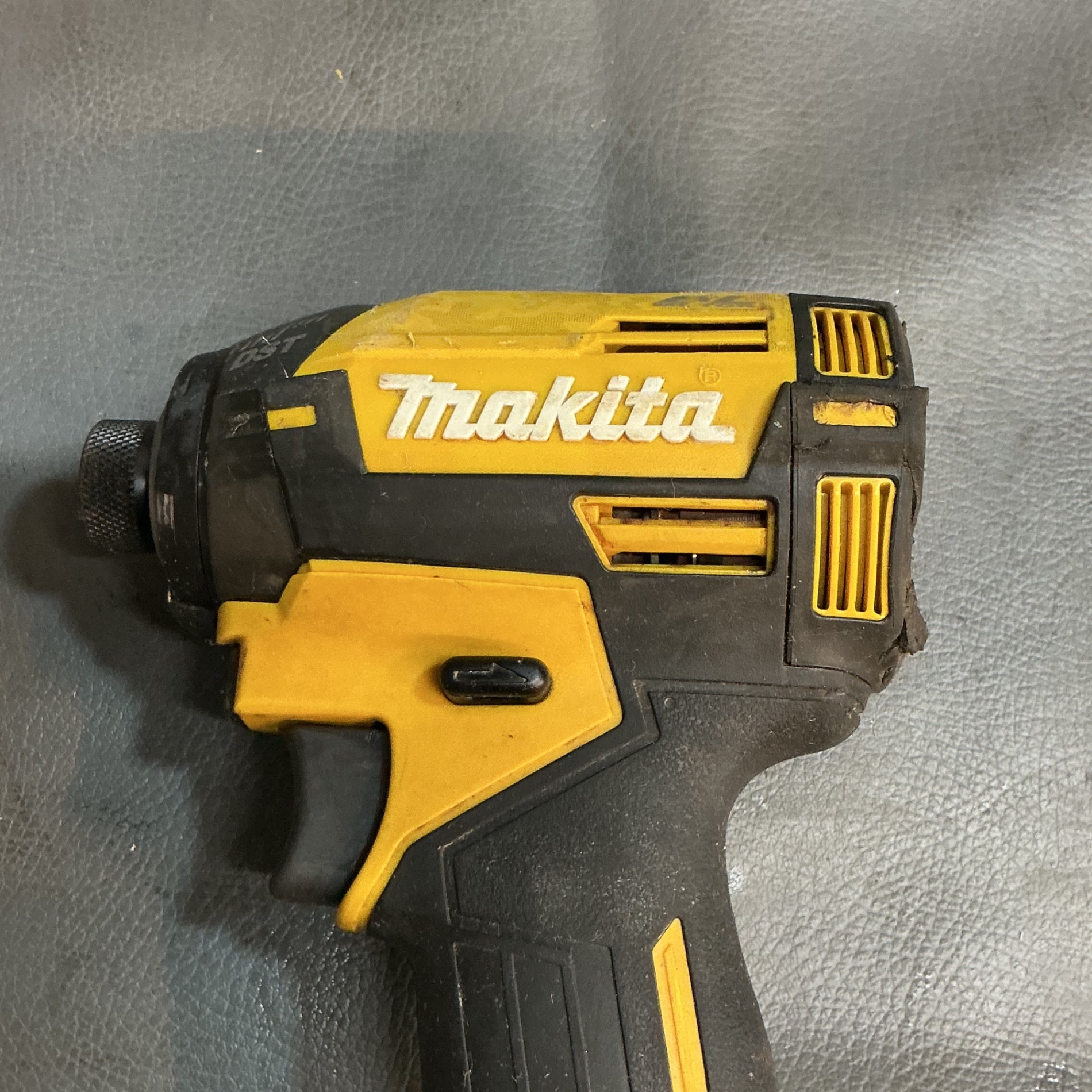 【中古】マキタ(makita) コードレスインパクトドライバー TD002GZFY  【越谷店】
