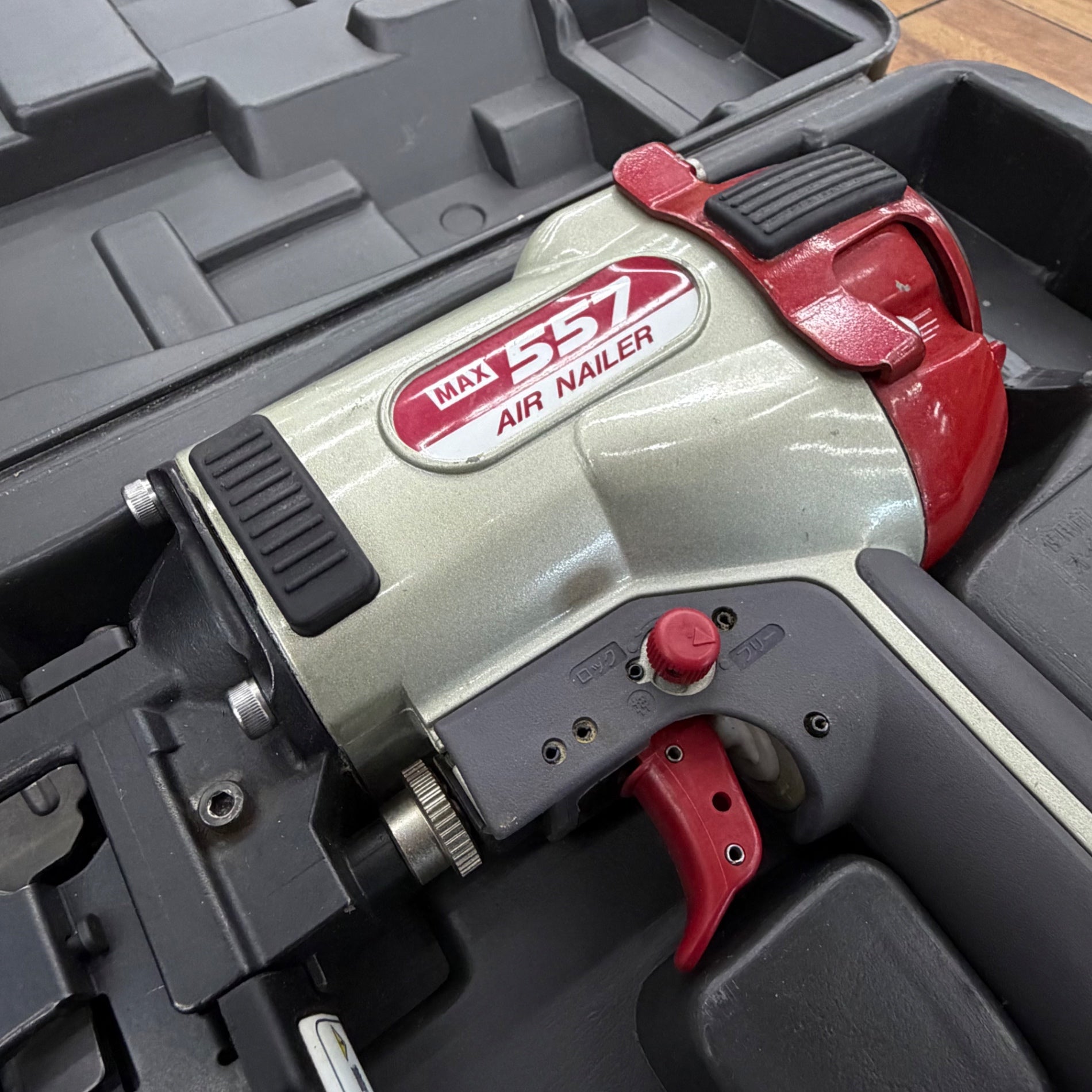 美品 9mm 常圧フロアタッカー TA-557/957Ｔ 【リライズ蓮田店】
