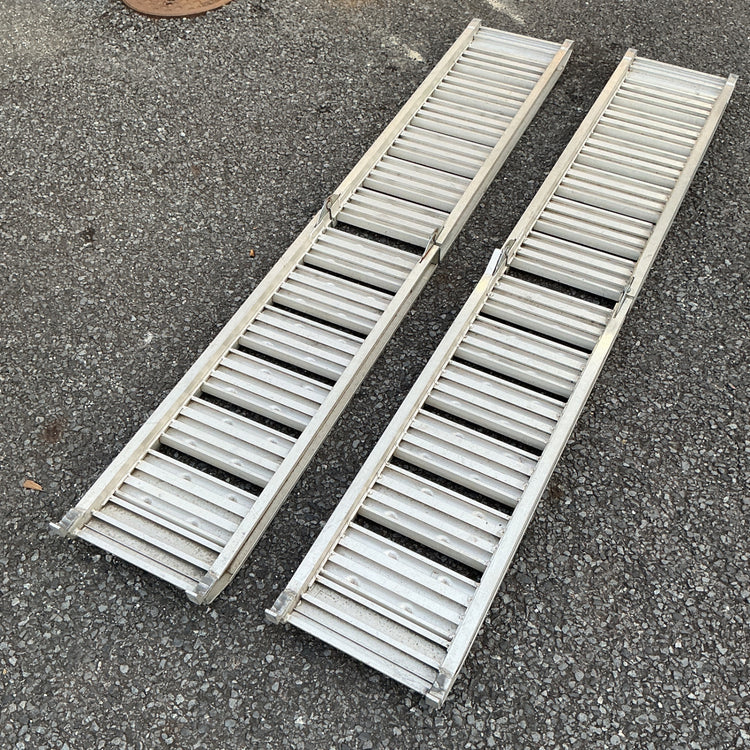【中古】 メーカー不明 折り畳みアルミラダー 1.8m x 30cm幅 耐荷重200kg 2本セット アルミブリッジ 農機具 バイク向け 【越谷店】