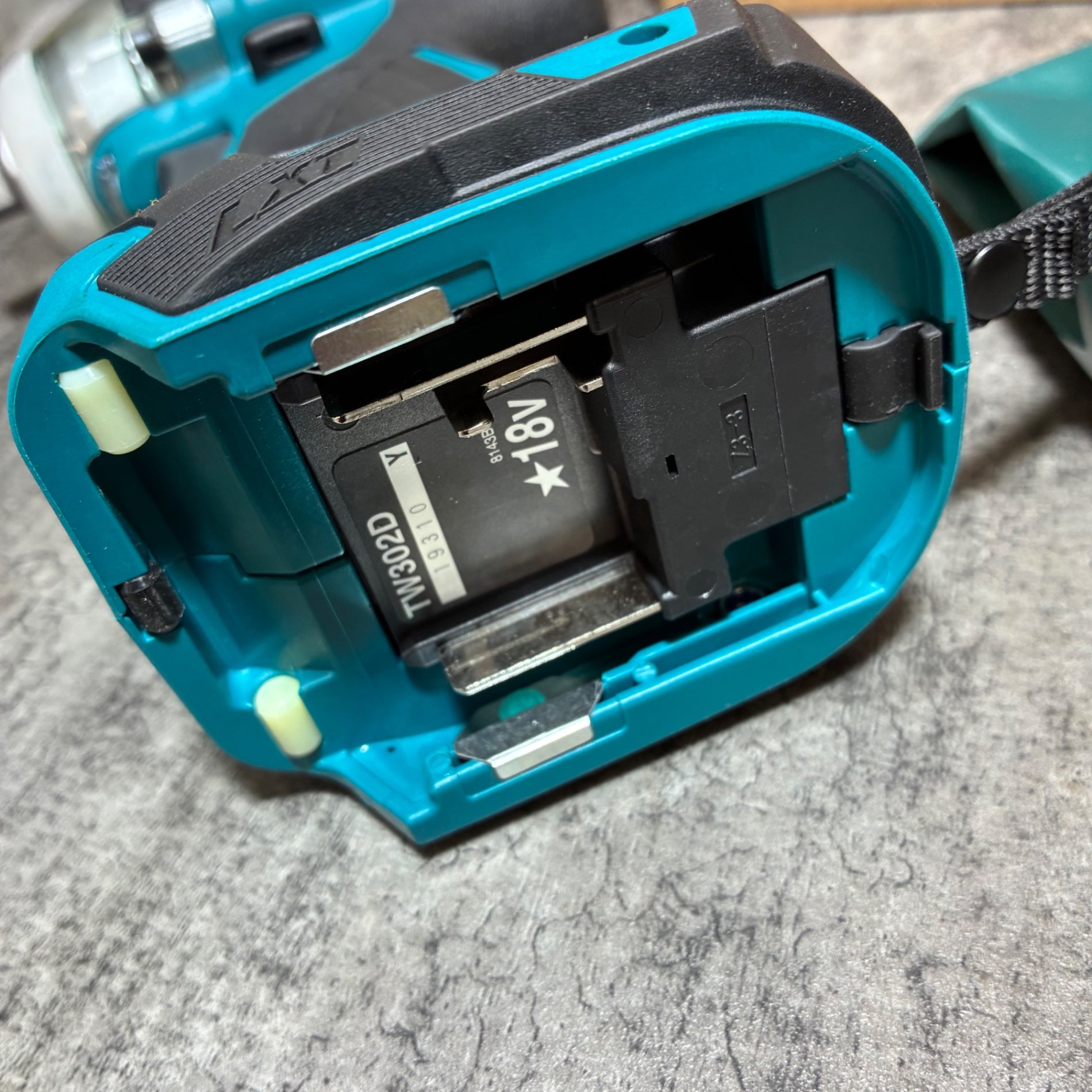 マキタ(makita) 18Vコードレスインパクトレンチ TW302DZ【市川行徳店】