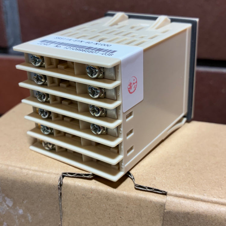 【複数注文歓迎♪】ディジタル調節計 温調計 SRS11A-8YN-90-N1000 【市川行徳店】