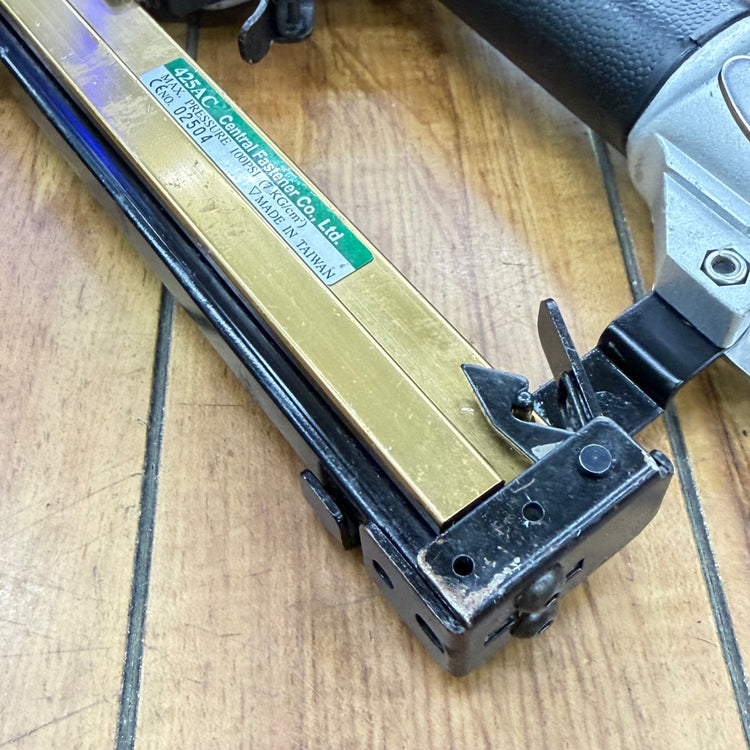 エア漏れなく打ち込み動作良好 常圧4mm エアタッカー 425AC 【リライズ蓮田店】