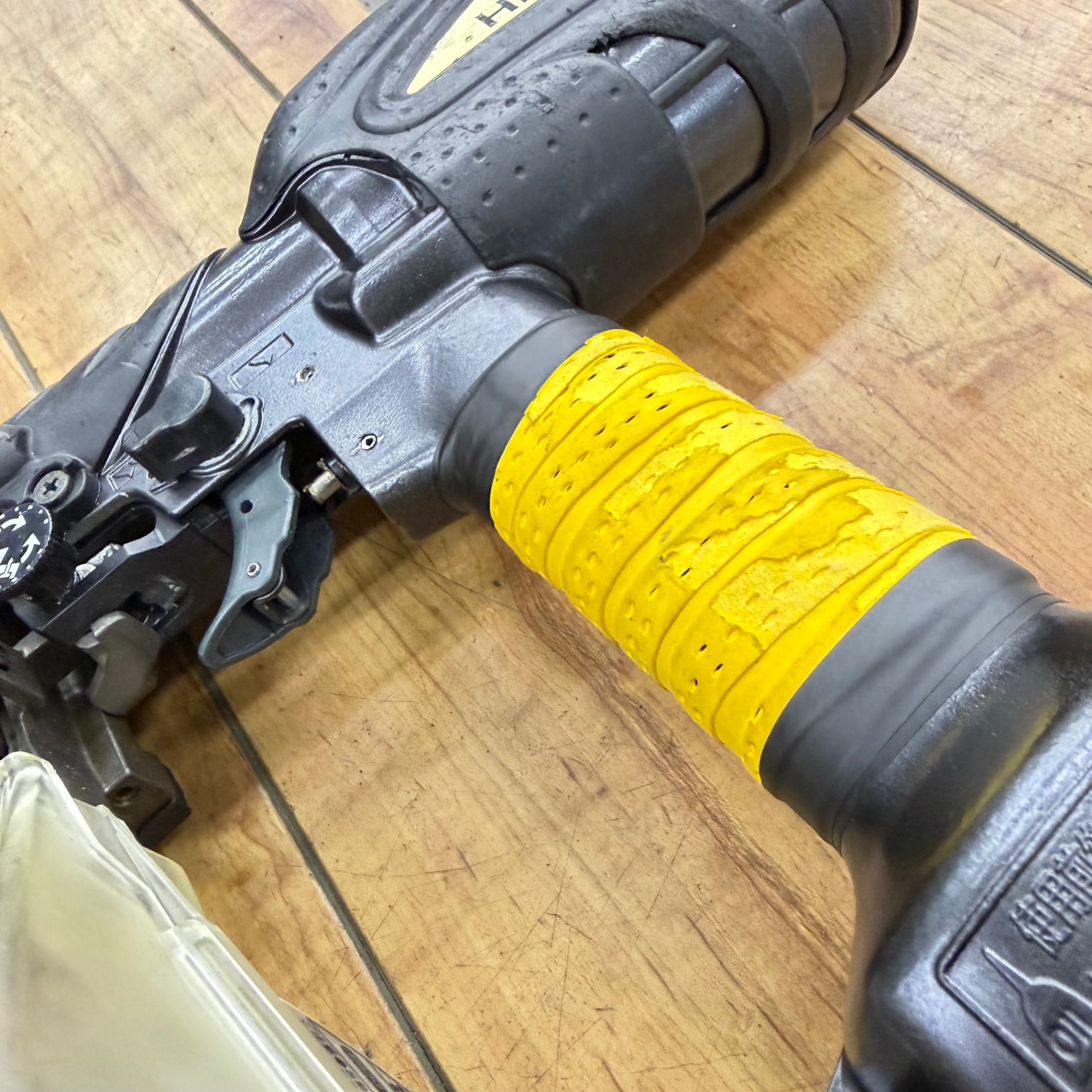 動作良好 4mm 高圧エアネジ打ち機 WF4H2 【リライズ蓮田店】
