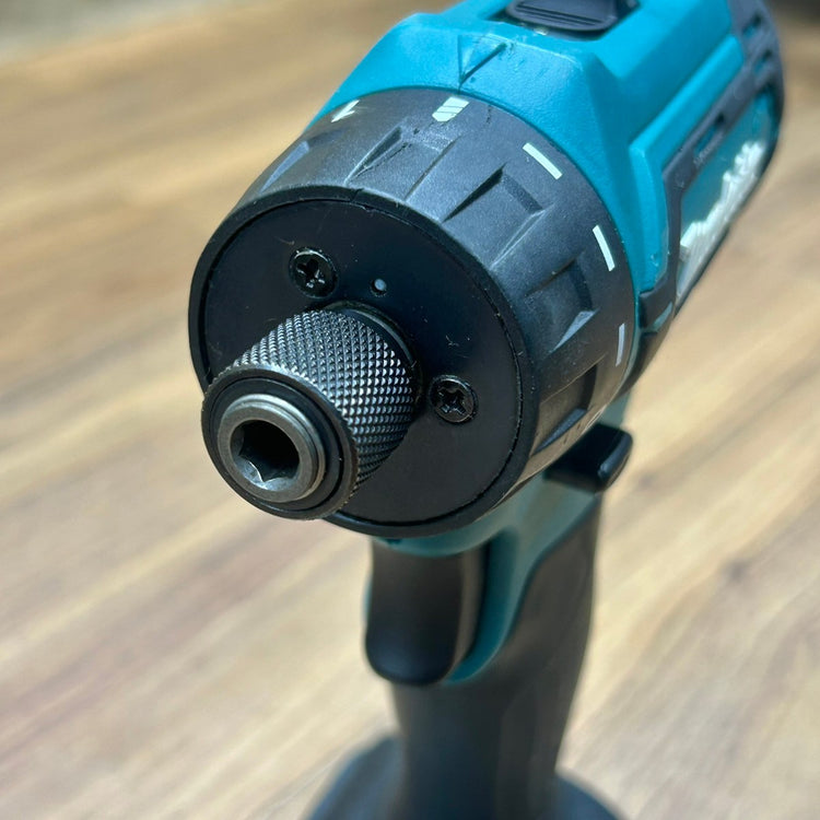 良品 マキタ (makita) 10.8V コードレスドリルドライバー DF033DSHX 【船橋馬込店】
