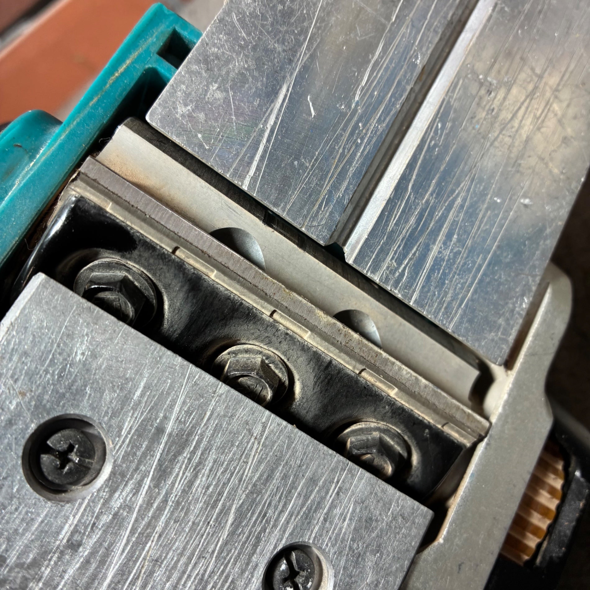 ※ブレード・ホルダ曲がりあり※マキタ(makita) コードレスカンナ KP180DZ【市川行徳店】